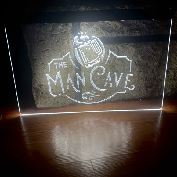 MAN CAVE LED NEON WHITE LIGHT SIGN 8x12 - Picture 1 of 3